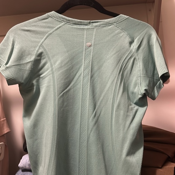 Blue/greenish lululemon top - Picture 3 of 3